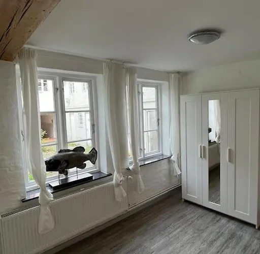 Moderne Ved Havn Apartment
